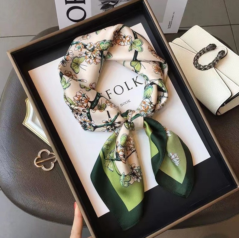 Luxury Fashion Print 70*70cm S - Women Bags Online 评论和价格